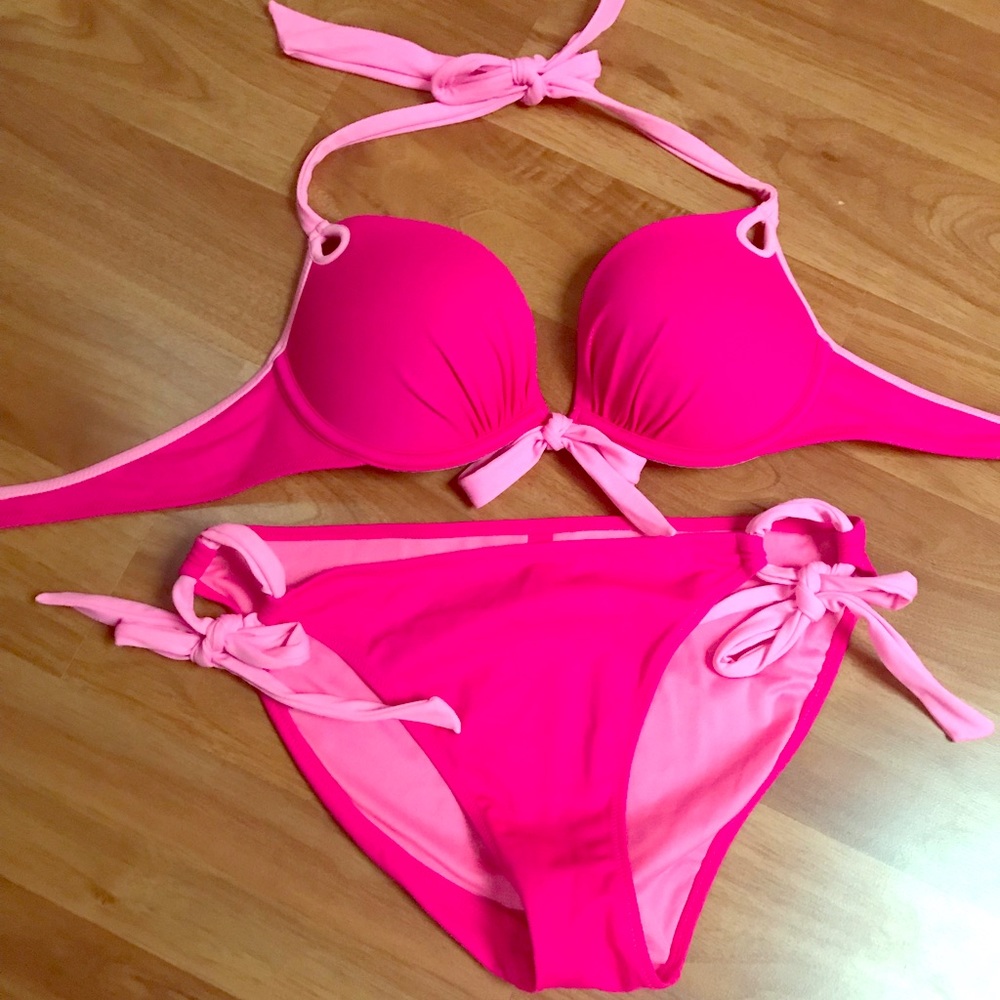 Victoria’s Secret bikini